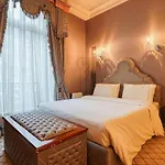 Napoleon Champs Elysees Apartment *
