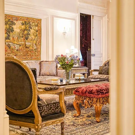 Napoleon Champs Elysees Apartment *