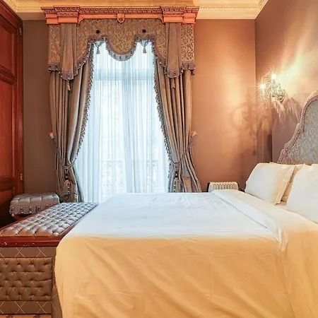 Napoleon Champs Elysees باريس