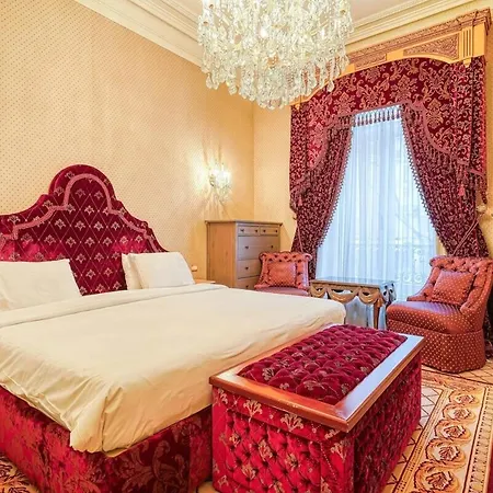 Napoleon Champs Elysees * باريس