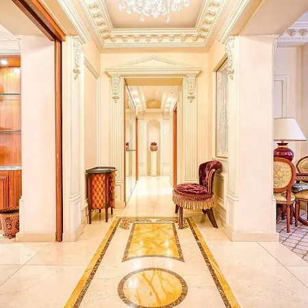 Napoleon Champs Elysees * باريس